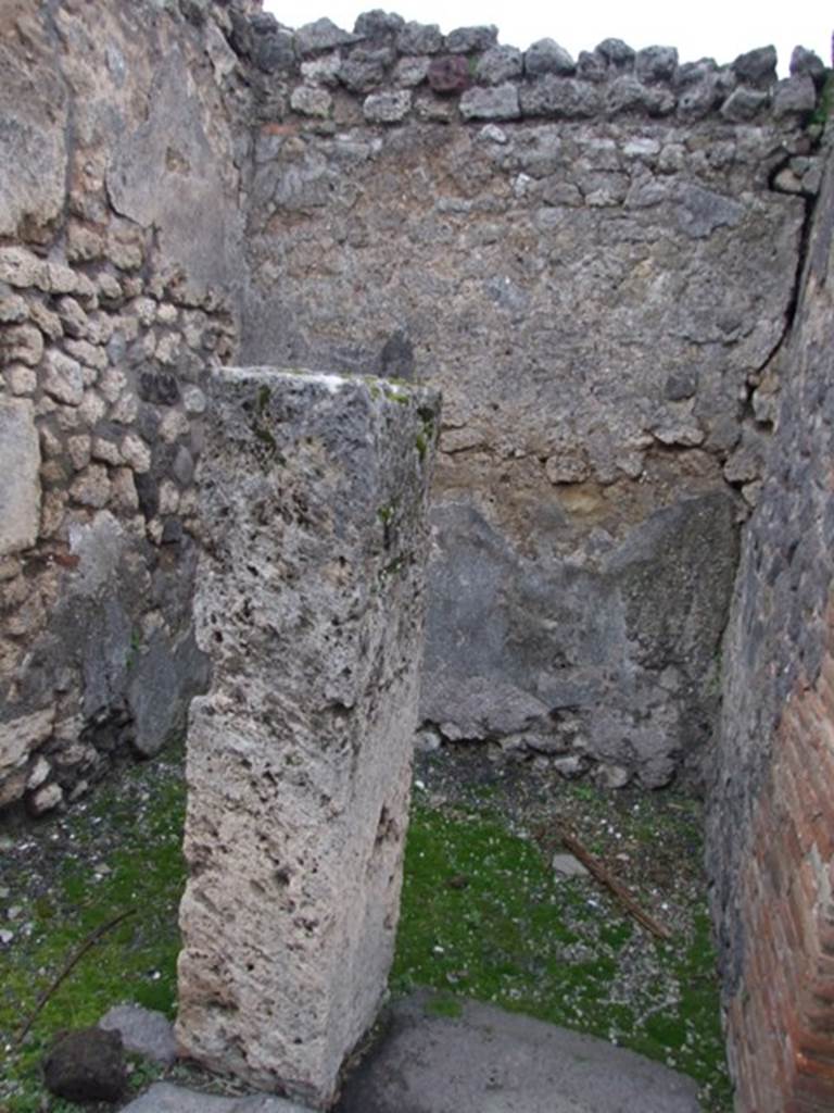 VI.10.11 Pompeii.  March 2009.  Room 2.  Cella Ostiaria on east side of fauces