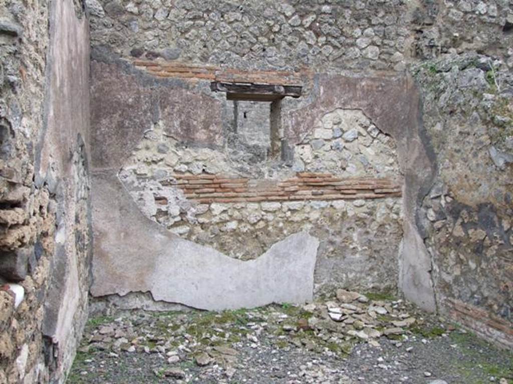 VI.10.14 Pompeii.  March 2009.  Room 2.  Triclinium.  East wall.