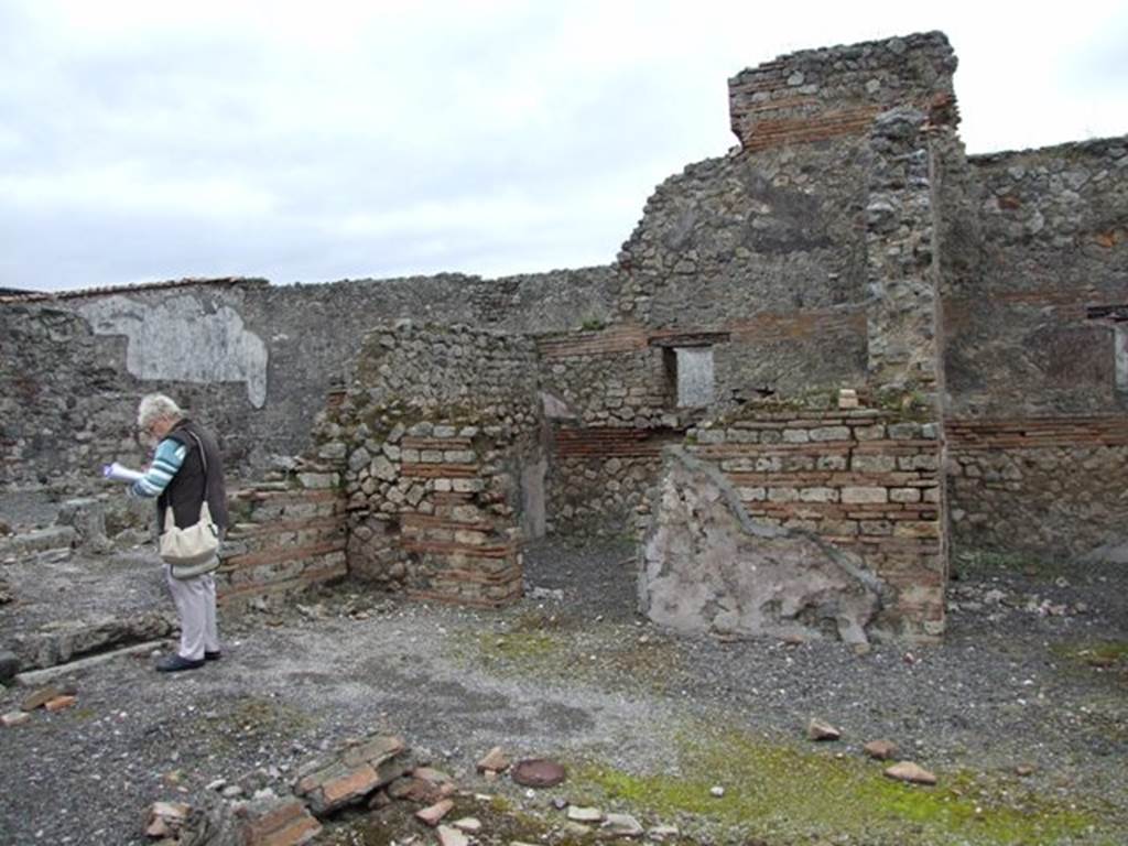 VI.10.14 Pompeii. March 2009. Doorway to room 5, cubiculum on east side of atrium.