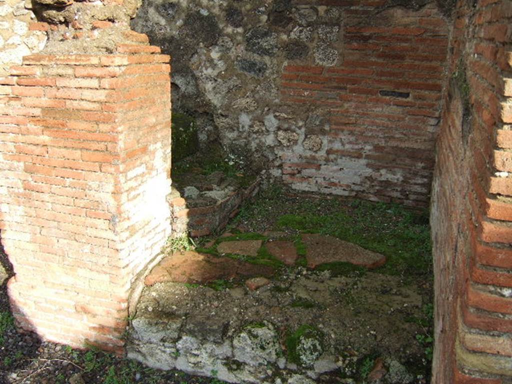 VI.10.15 Pompeii. December 2005. Steps to upper floor.