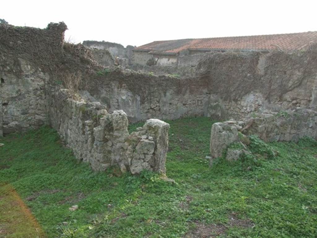 VI.11.3 looking south west.  December 2007.