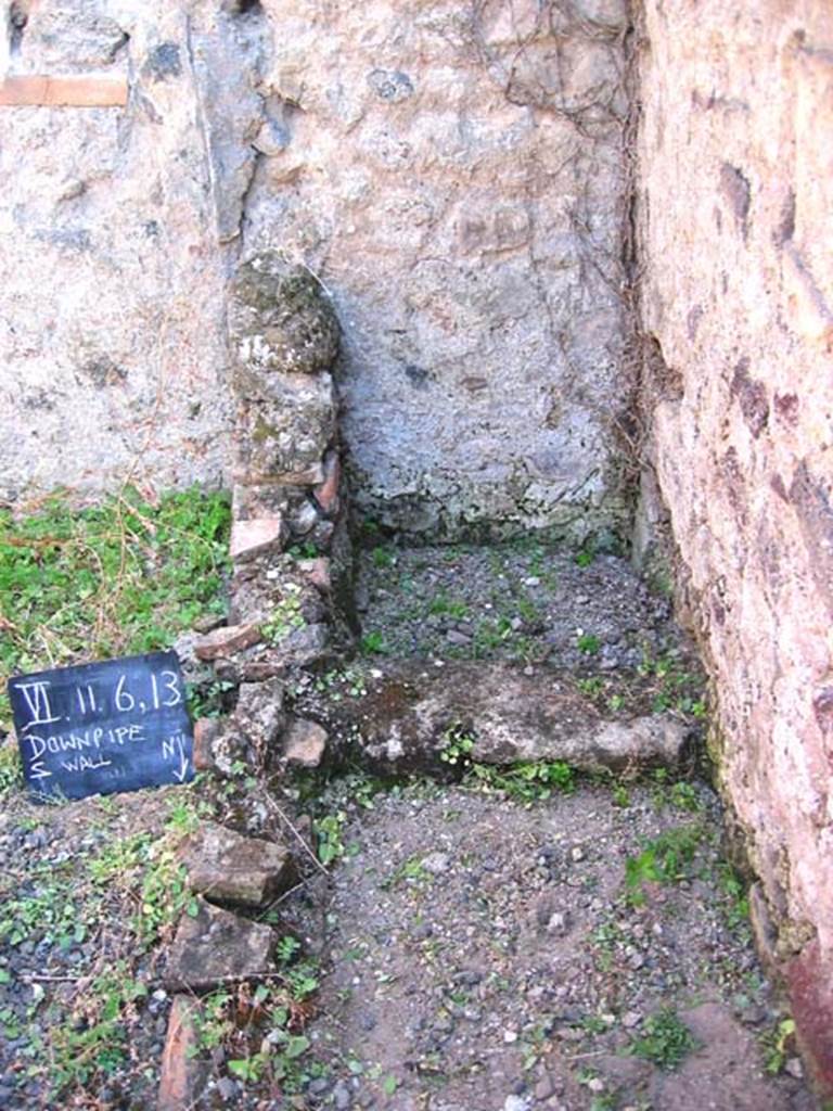 VI.11.6 Pompeii. July 2008. Latrine in south-west corner, near entrance doorway. Photo courtesy of Barry Hobson.