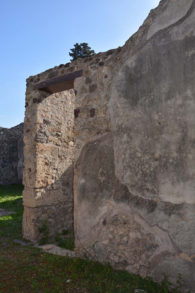 VI.11.9 Pompeii. October 2017. 
Room 7, looking towards south wall at east end with doorway into room 6. 
Foto Annette Haug, ERC Grant 681269 D�COR



