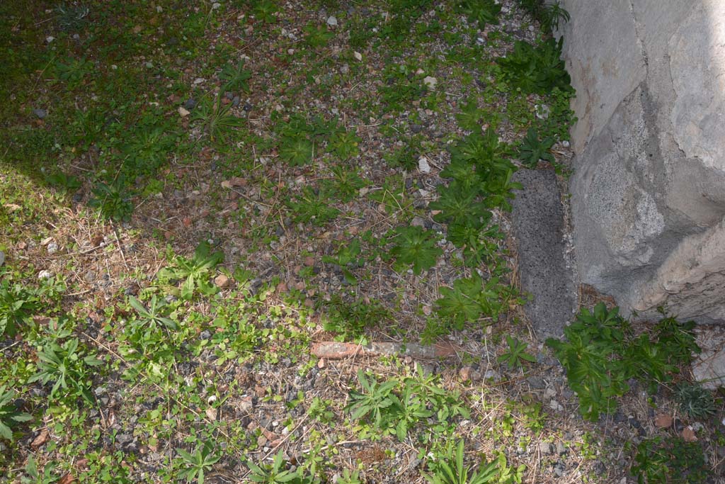 VI.11.9 Pompeii. October 2017. 
Room 7, detail of remaining doorway threshold against pilaster on north wall at east end, with atrium 3.
Foto Annette Haug, ERC Grant 681269 D�COR


