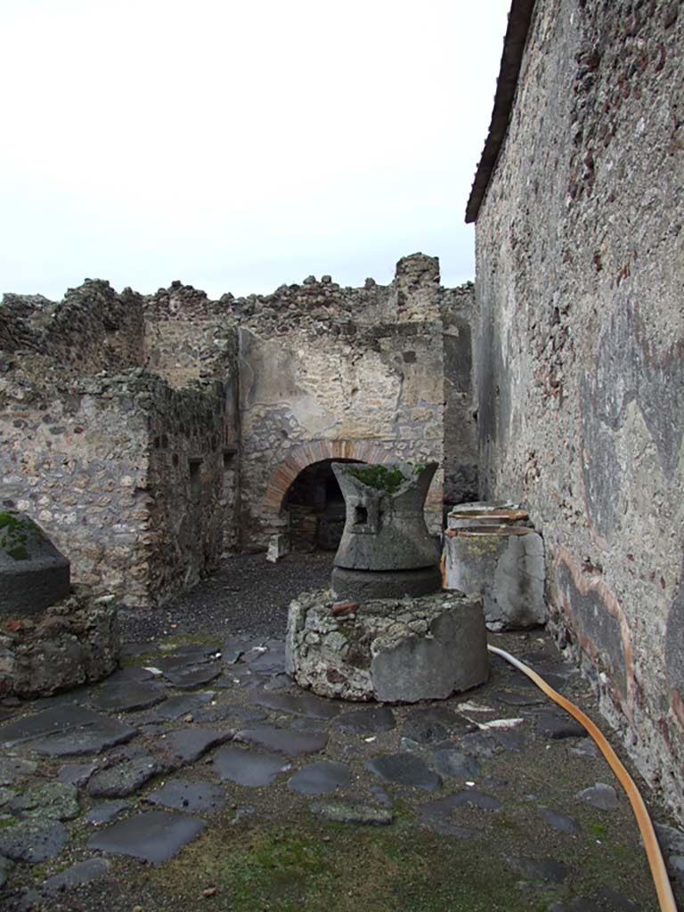 VI.11.9 Pompeii. December 2006. Room 16, small bakery.