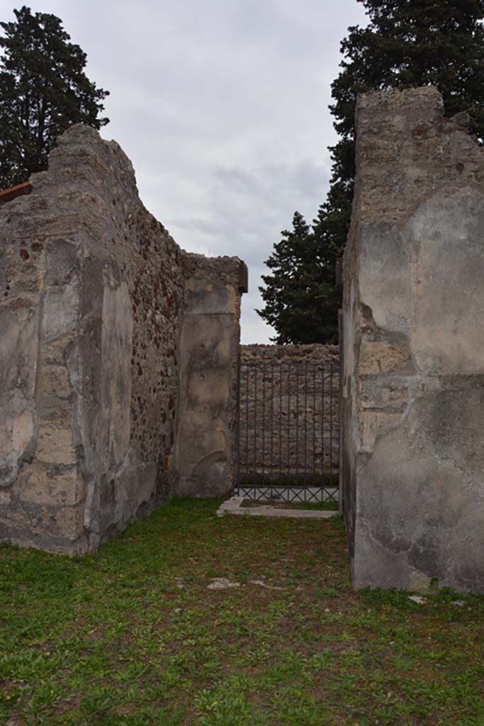 VI.11.9 Pompeii. October 2017. 
Room 1, looking south from atrium towards entrance corridor and doorway.
Foto Annette Haug, ERC Grant 681269 D�COR
