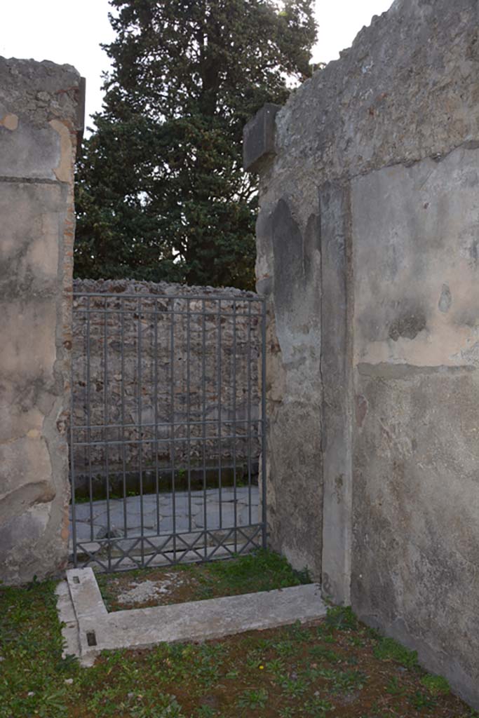 VI.11.9 Pompeii. October 2017. Room 1, entrance doorway and west wall.
Foto Annette Haug, ERC Grant 681269 D�COR

