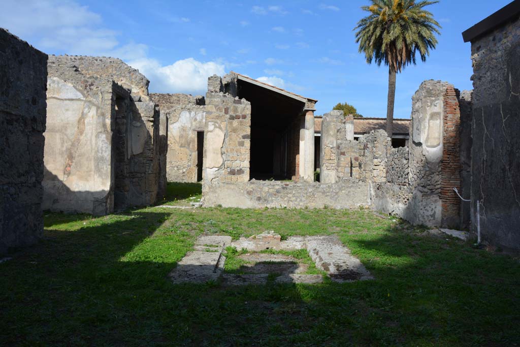 VI.11.9 Pompeii. October 2017. Room 3, looking north across atrium, from entrance.
Foto Annette Haug, ERC Grant 681269 D�COR


