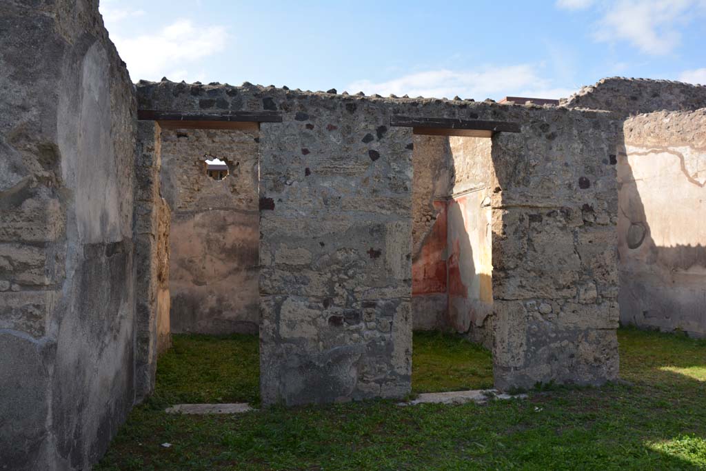 VI.11.9 Pompeii. October 2017. Room 3, looking at doorways to rooms 4, 6 and 7, on west side of atrium.
Foto Annette Haug, ERC Grant 681269 D�COR

