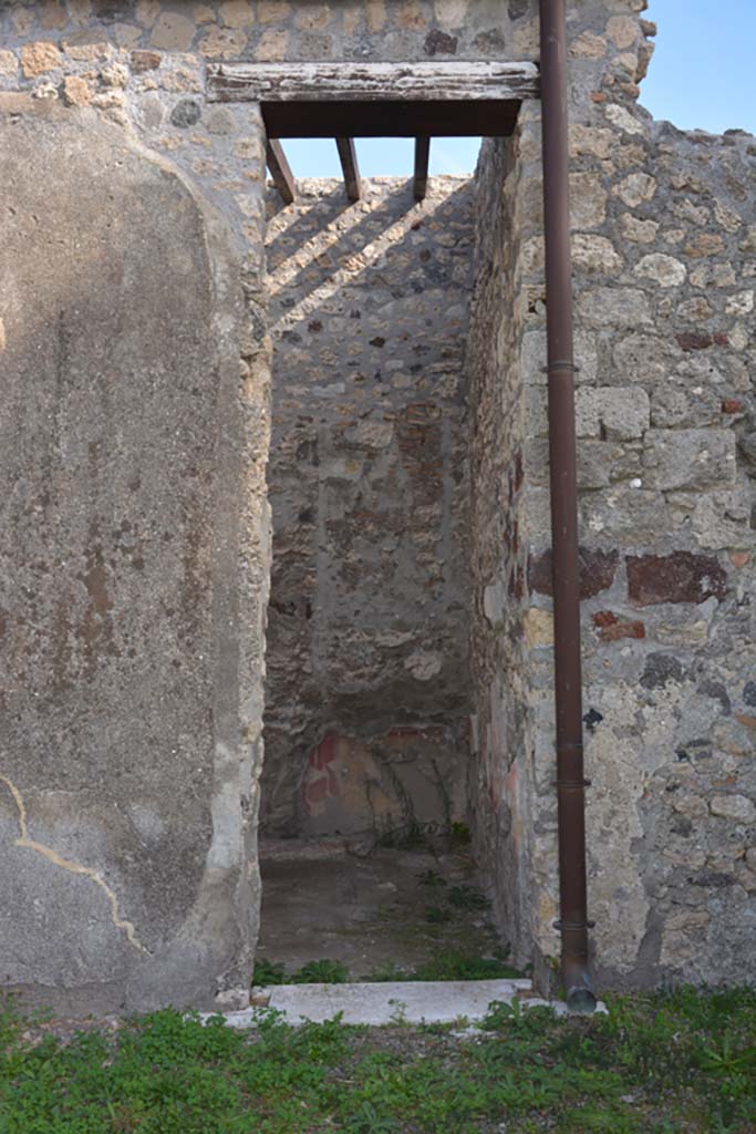 VI.11.9 Pompeii. October 2017. Room 29, looking east towards doorway from atrium of VI.11.9.
Foto Annette Haug, ERC Grant 681269 D�COR
(Note: for more photos of this room, see VI.11.10 room 29).



