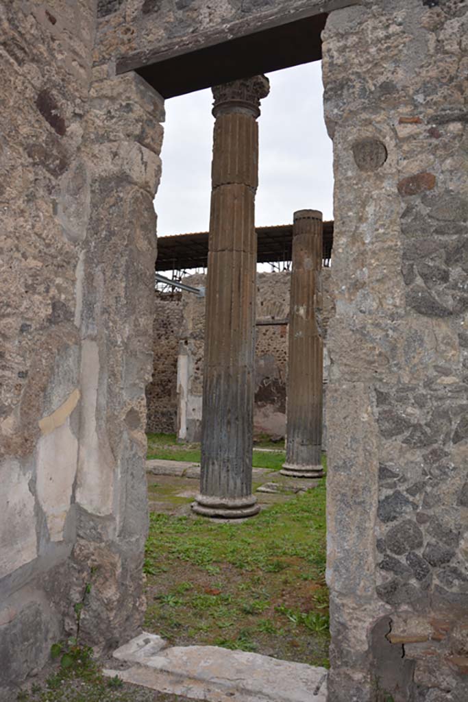 VI.11.10 Pompeii. October 2017. Doorway in east wall of room 28, looking towards atrium 27.
Foto Annette Haug, ERC Grant 681269 D�COR

