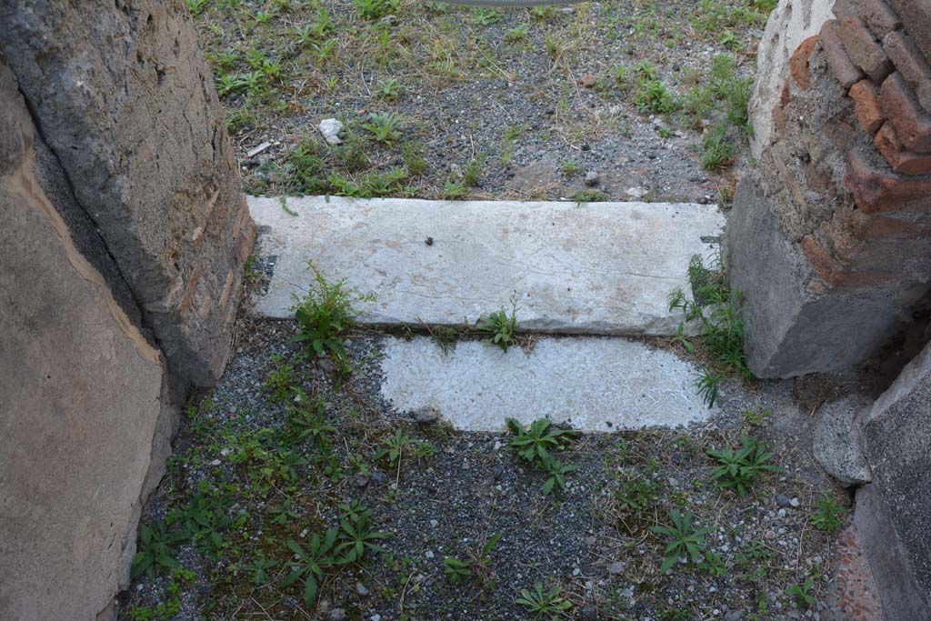 VI.11.10 Pompeii. October 2017. 
Room 48, looking west towards doorway threshold at west end of corridor into atrium 3 of VI.11.9.
Foto Annette Haug, ERC Grant 681269 D�COR

