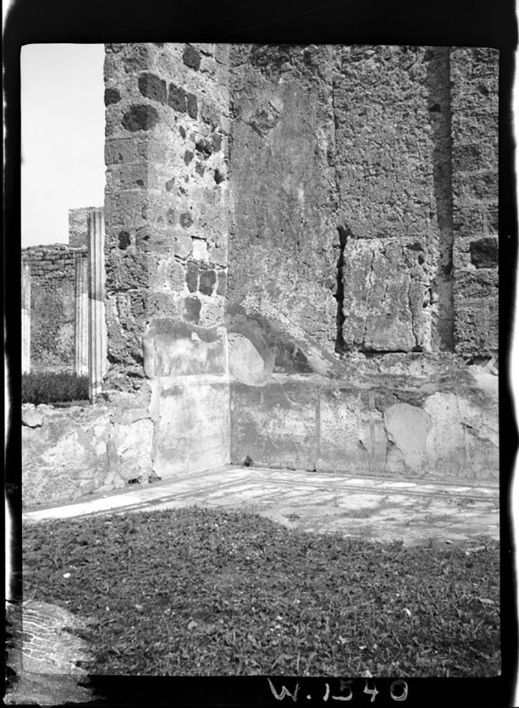 VI.11.10 Pompeii. W.1540. Looking towards north-east corner of room 35, with mosaic floor.
Photo by Tatiana Warscher. Photo � Deutsches Arch�ologisches Institut, Abteilung Rom, Arkiv. 
