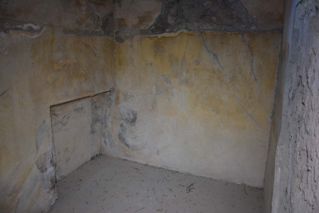 VI.11.10 Pompeii. December 2017. Room 41, looking towards east wall, with bed recess in north-east corner.
Foto Annette Haug, ERC Grant 681269 D�COR

