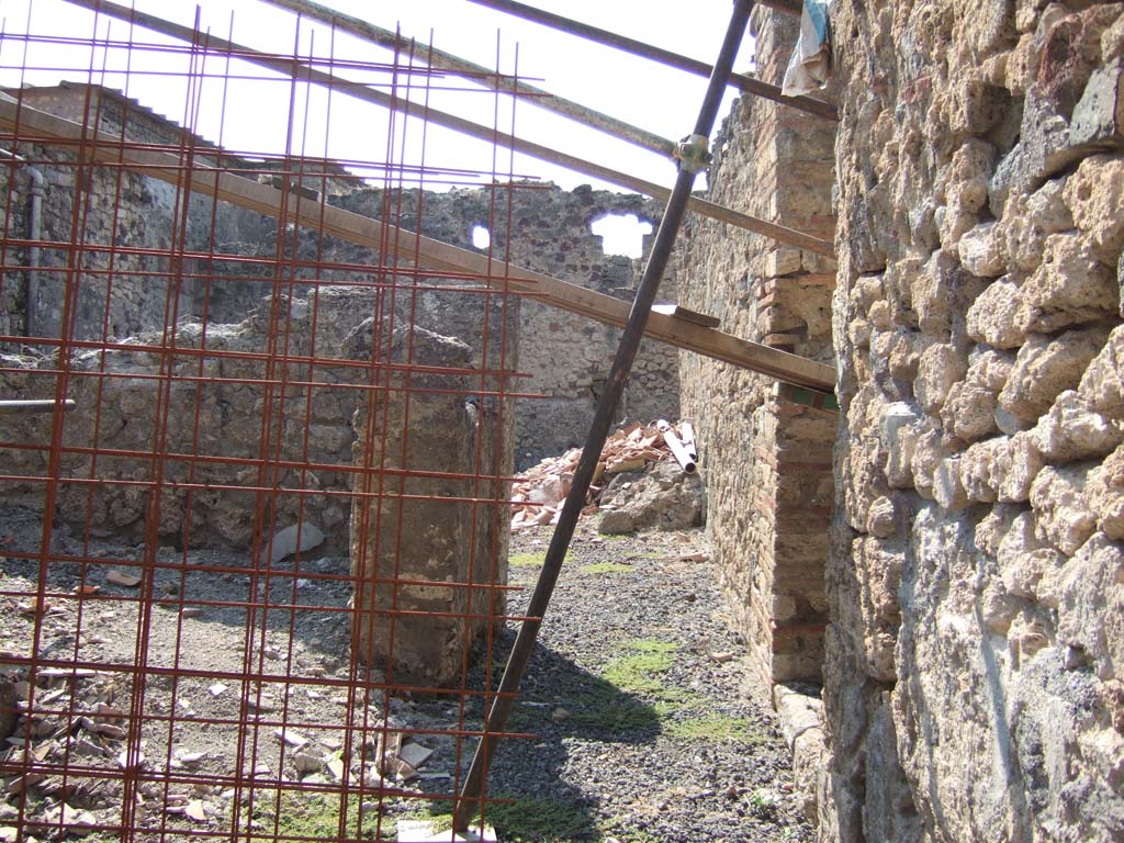 VI.11.11/12 Pompeii. September 2005. 
Looking west along corridor 14, with doorway in north wall (centre right) into south ala (17) of VI.11.12. 
