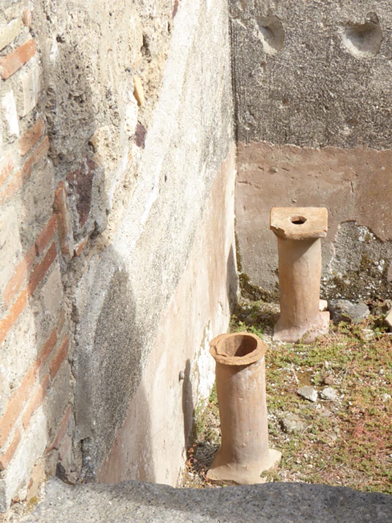 VI.12.2 Pompeii. September 2015. 
Second room at north end of corridor, part of bath suite with remains of hypocaust.
Foto Annette Haug, ERC Grant 681269 DÉCOR.
