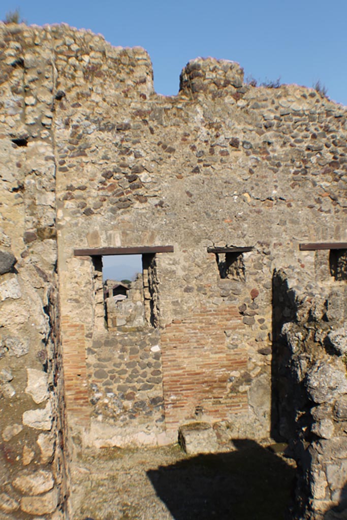 VI.12.2 Pompeii. March 2014. 
Looking east into latrine, third room on east side from north end in Corridor 19.
Foto Annette Haug, ERC Grant 681269 DÉCOR.
(PPM – room 21)
