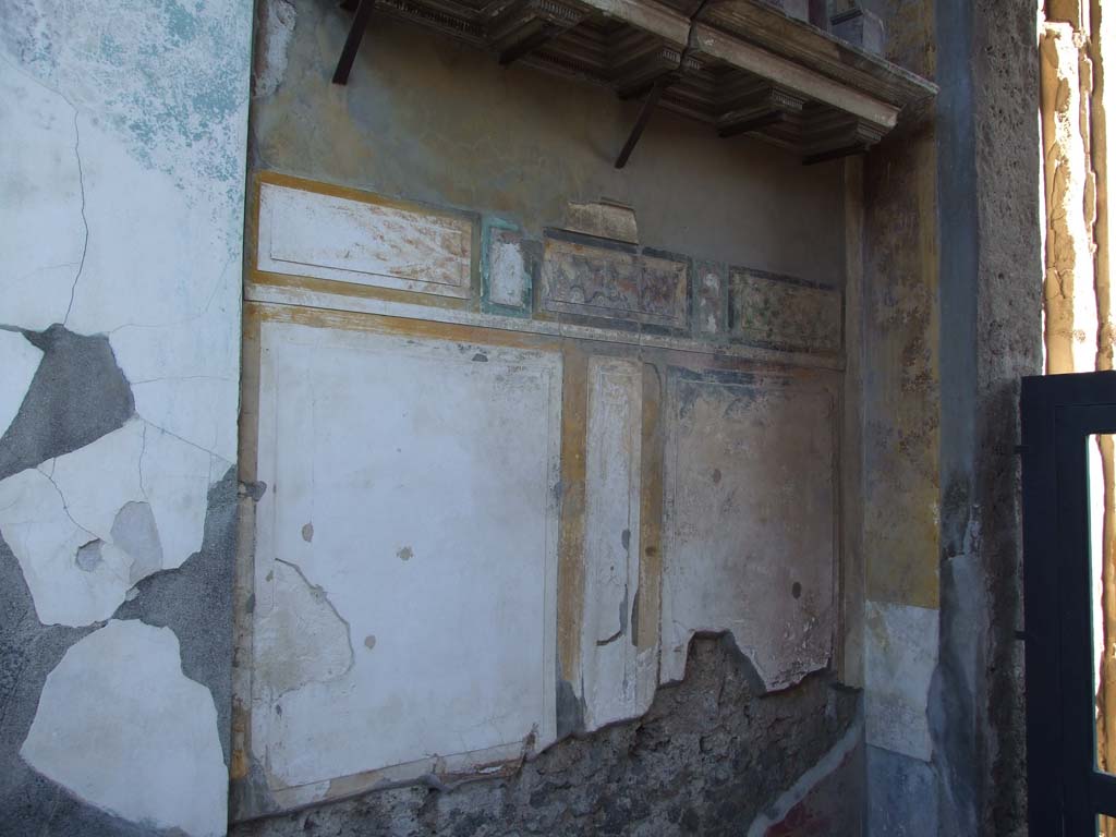 VI.12.2 Pompeii. December 2006. East wall of entrance fauces. 