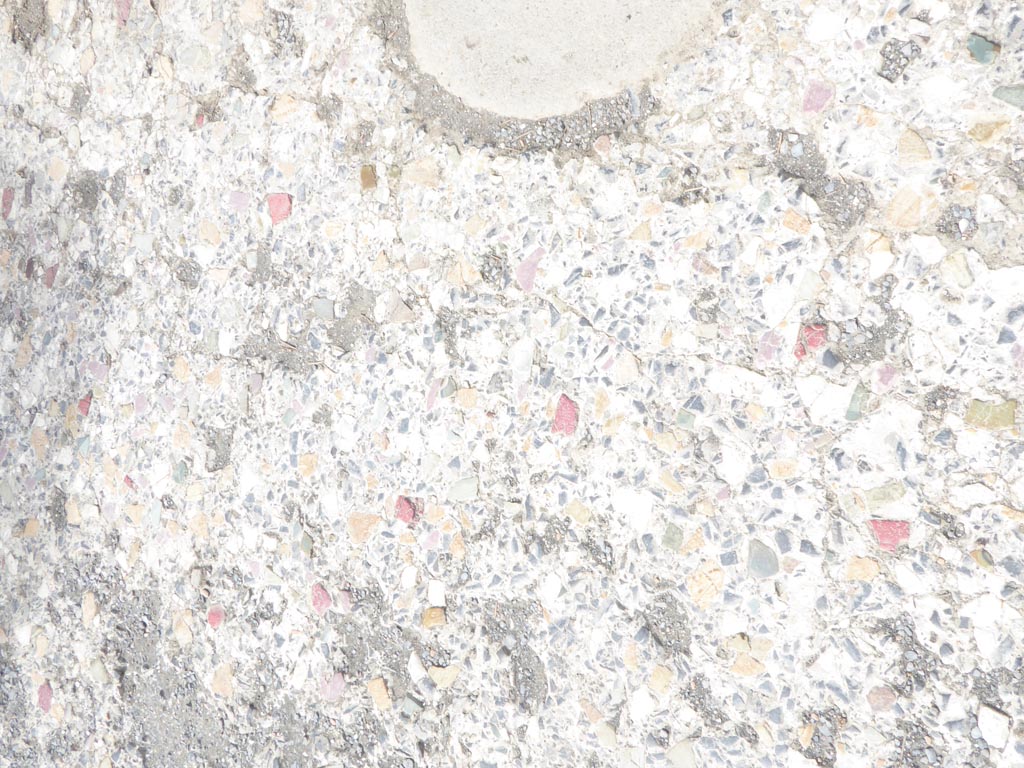 VI.12.2 Pompeii. September 2015. Middle Peristyle, detail of flooring in south-west corner.
Foto Annette Haug, ERC Grant 681269 DÉCOR.
