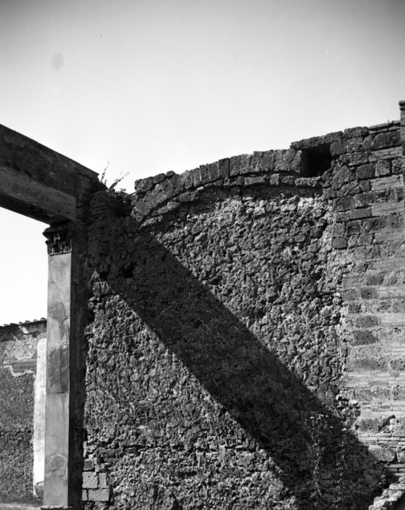 VI.12.2 Pompeii. W.1136. West wall of exedra with Alexander mosaic.
Photo by Tatiana Warscher. Photo © Deutsches Archäologisches Institut, Abteilung Rom, Arkiv. 
