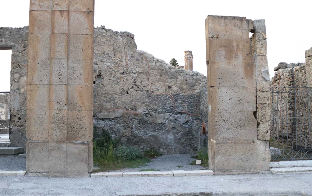 VI.12.4 Pompeii. December 2018. Looking north on Via della Fortuna towards entrance doorway. Photo courtesy of Aude Durand.