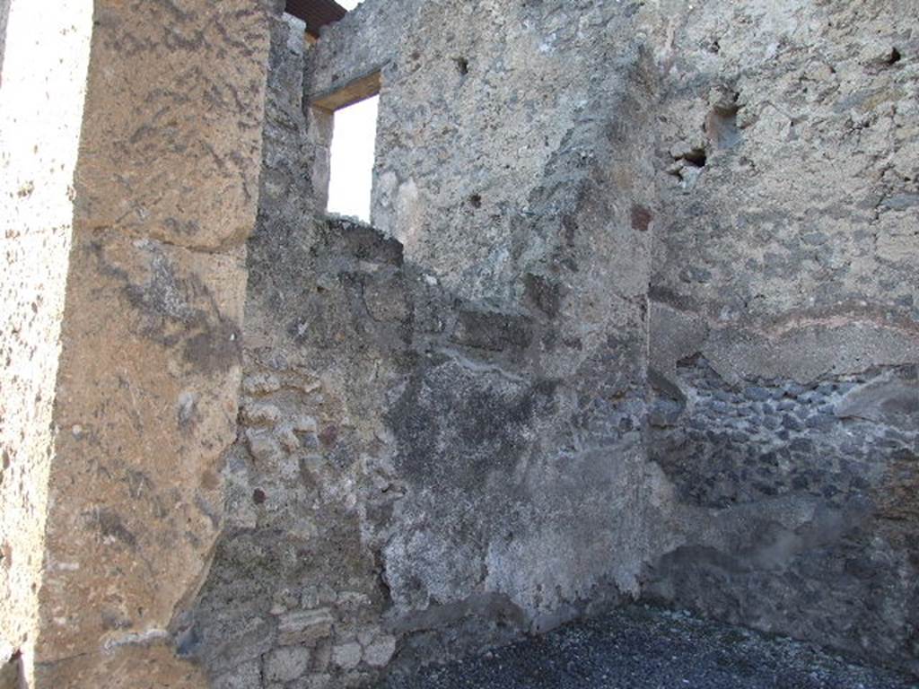 VI.12.4 Pompeii. December 2006. West wall of shop.