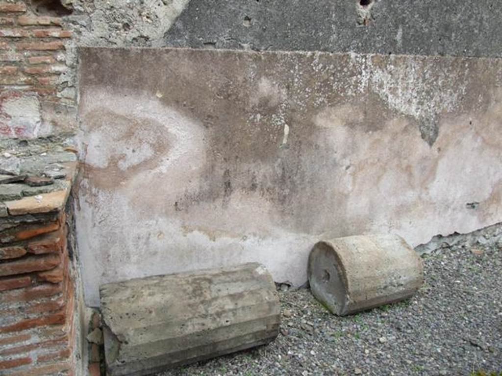 VI.13.2 Pompeii. March 2009. East wall of peristyle, to the south of the altar.