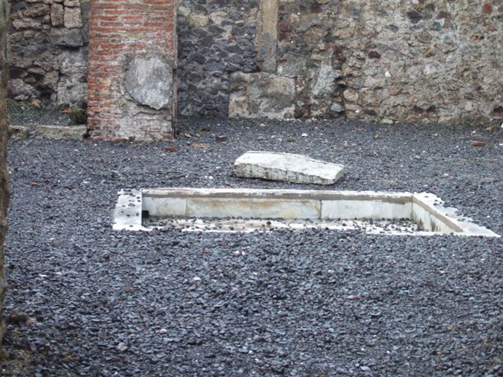 VI.14.5 Pompeii. December 2005. Impluvium in atrium.