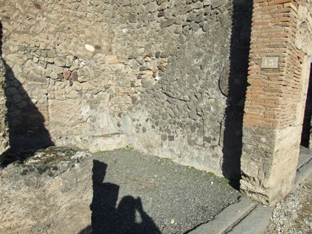 VI.14.13 Pompeii. December 2007. East wall of shop