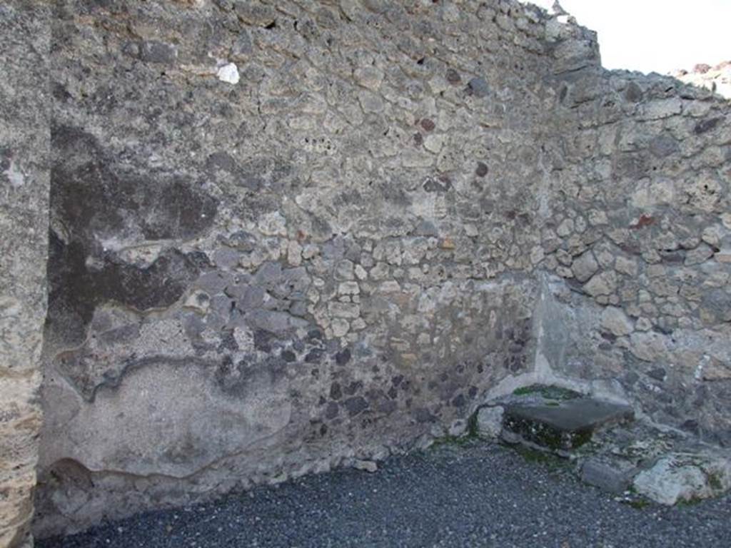 VI.14.14 Pompeii. December 2007. West wall of shop.