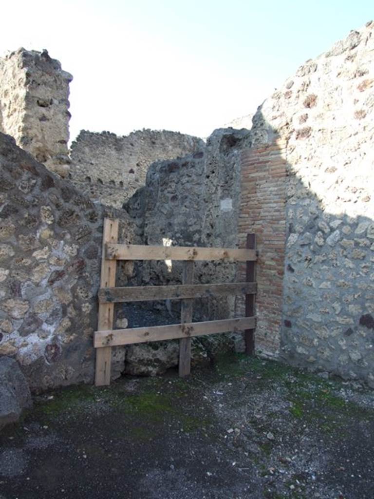 VI.14.18 Pompeii.  December 2004. Entrance.