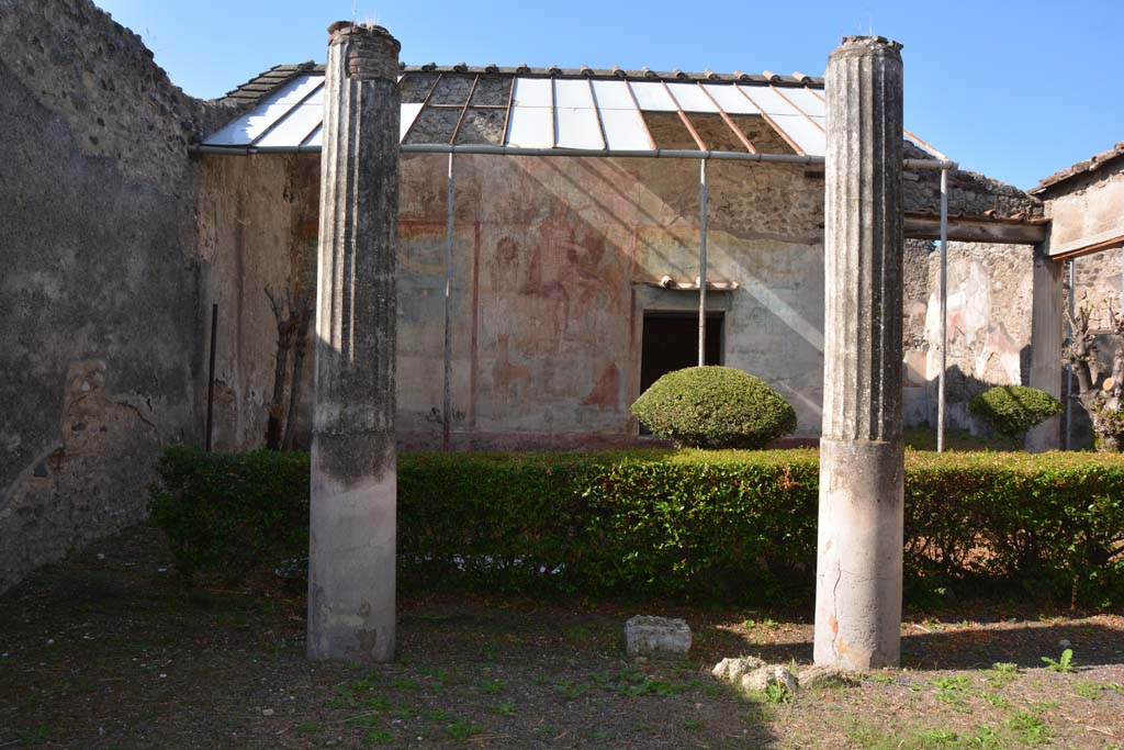 VI.14.20 Pompeii. October 2019. Room 18, looking west across garden area.
Foto Annette Haug, ERC Grant 681269 D�COR.
