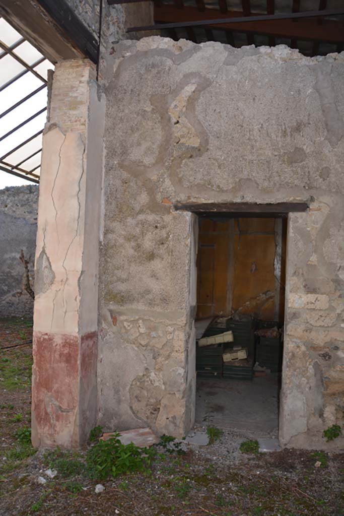 VI.14.20 Pompeii. October 2019. Looking south towards doorway to room 13.
Foto Annette Haug, ERC Grant 681269 D�COR.

