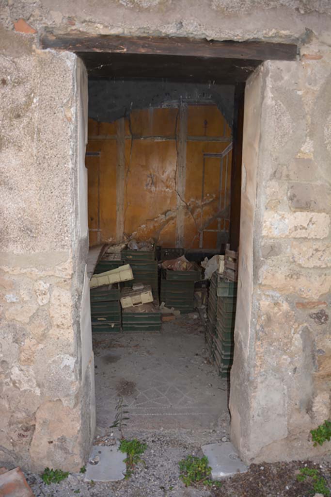 VI.14.20 Pompeii. October 2019. Room 13, looking south through doorway.
Foto Annette Haug, ERC Grant 681269 D�COR.
