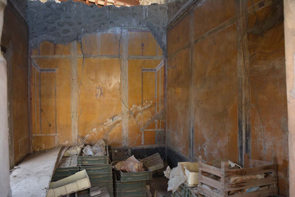 VI.14.20 Pompeii. October 2019. Room 13, south wall, south-west corner and west wall.
Foto Annette Haug, ERC Grant 681269 D�COR.
