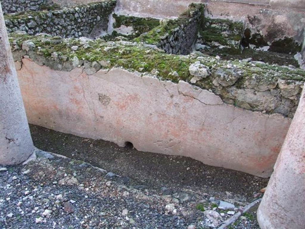 VI.14.22 Fullonica of Balbinus. December 2007. Room 12. Plaster around sides of basins in peristyle.