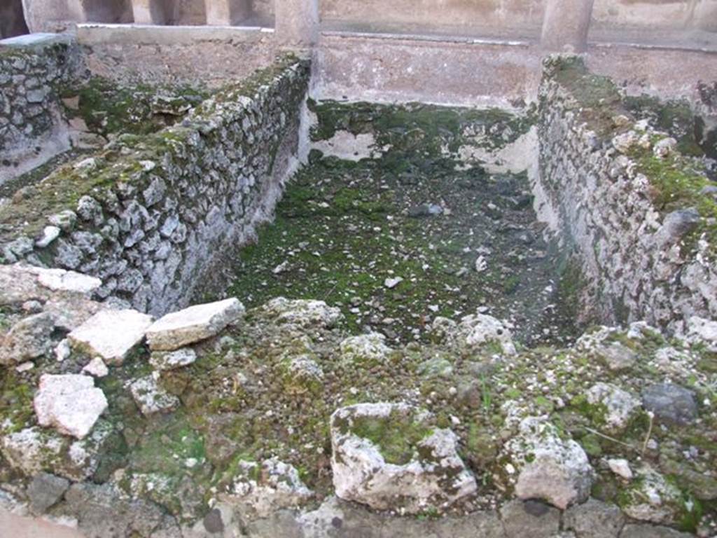 VI.14.22 Fullonica of Balbinus. December 2007. Room 12. Looking south into the middle rinsing basin.