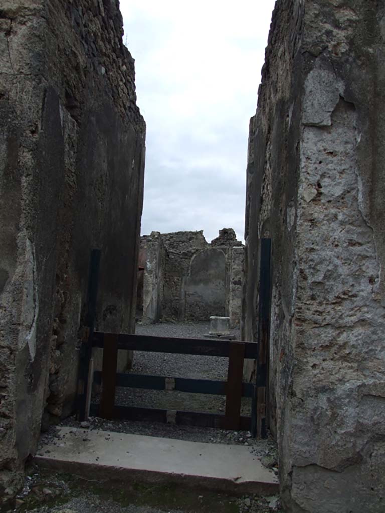 VI.14.34 Pompeii. December 2007. Entrance corridor, looking south towards tablinum.  