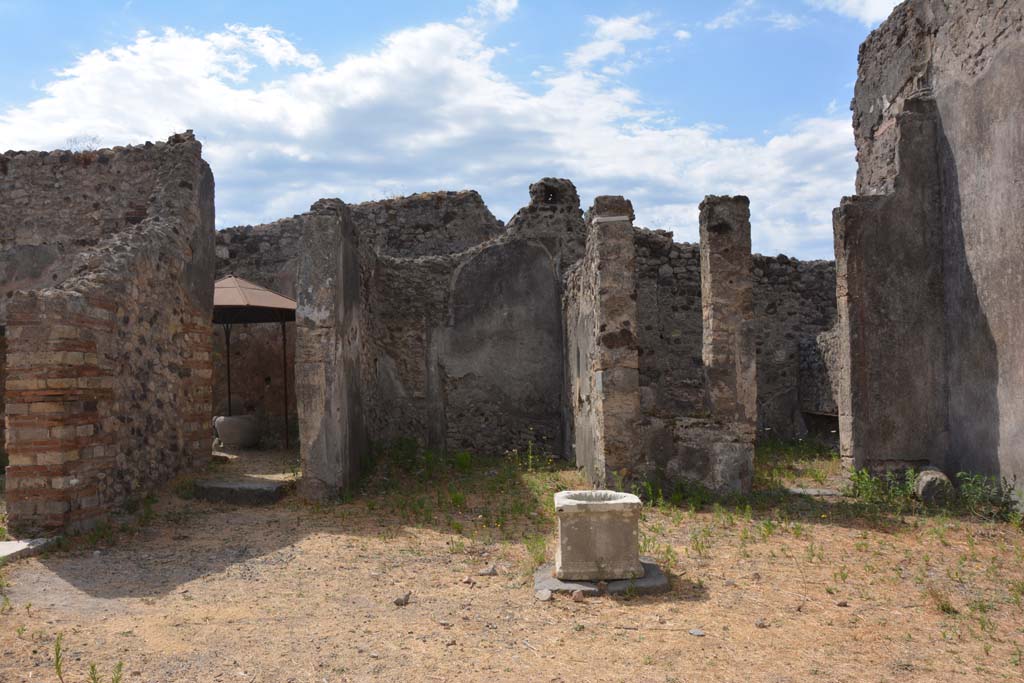 VI.14.34 Pompeii. July 2017. Looking south across atrium.
Foto Annette Haug, ERC Grant 681269 DÉCOR.

