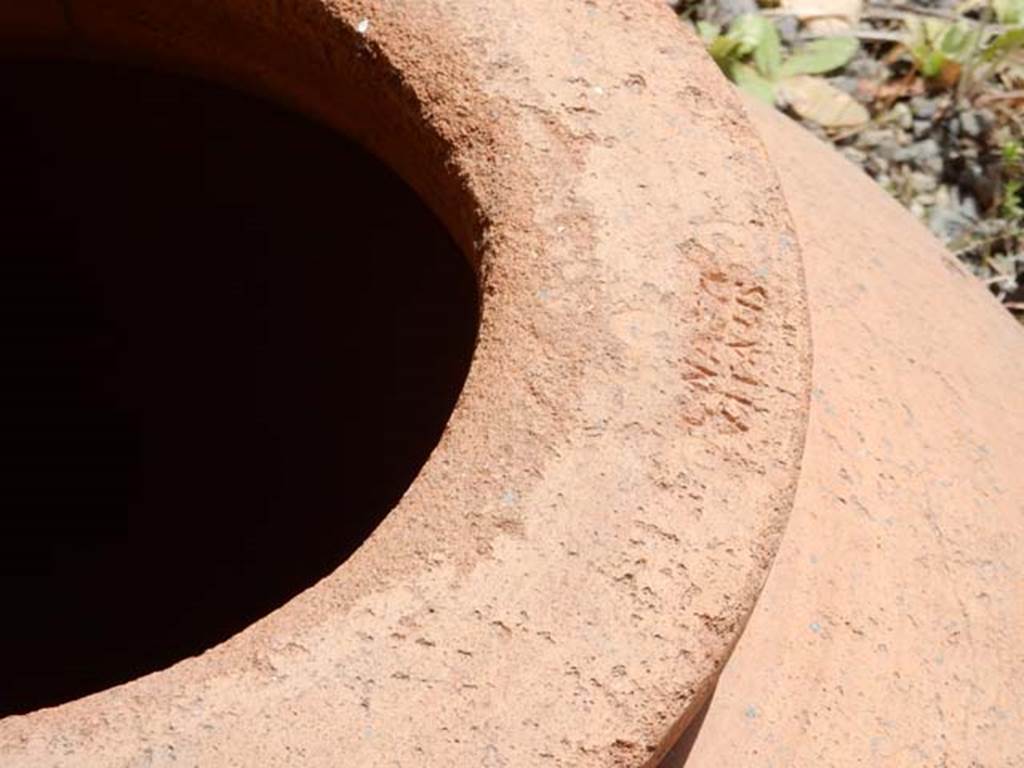 VI.14.35 Pompeii. May 2017. Second embossed stamp on other side of rim. Photo courtesy of Buzz Ferebee.
