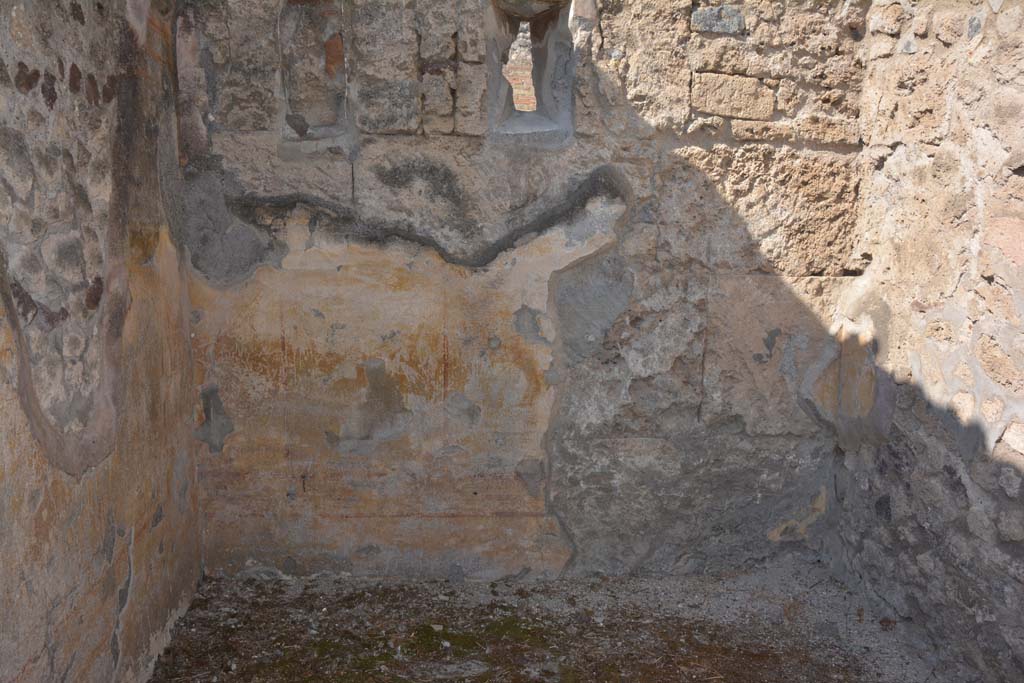 VI.14.40 Pompeii. September 2019. Looking towards lower west wall of cubiculum.
Foto Annette Haug, ERC Grant 681269 DÉCOR
