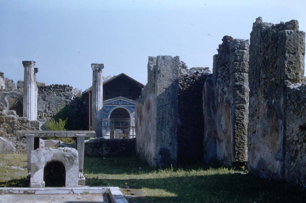 6.14.43 Pompeii. November 1961. Looking east across atrium and south side of tablinum, towards garden area.
On the right are the doorways to Room 8 in the east wall, and Room 9 in the south wall.
Photo courtesy of Rick Bauer.