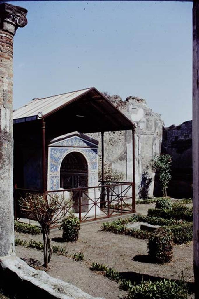 VI.14.43 Pompeii. 1968. Looking south-east across garden. Photo by Stanley A. Jashemski.
Source: The Wilhelmina and Stanley A. Jashemski archive in the University of Maryland Library, Special Collections (See collection page) and made available under the Creative Commons Attribution-Non Commercial License v.4. See Licence and use details.
J68f1973