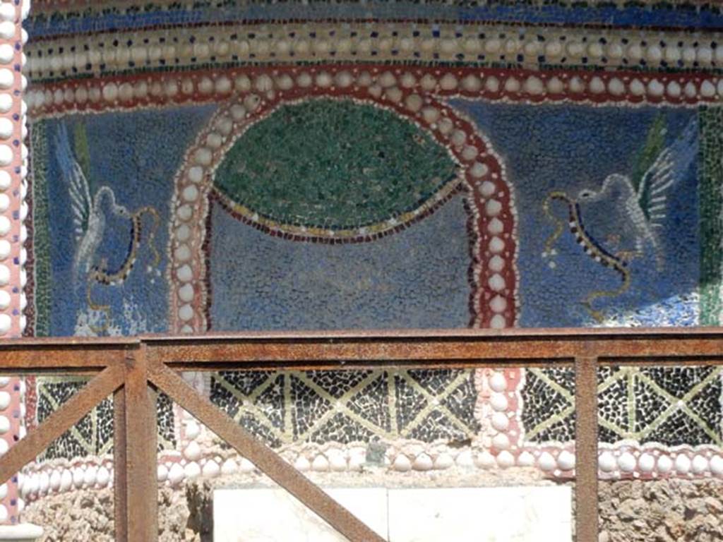VI.14.43 Pompeii. May 2015. Room 14, detail of mosaic panel in fountain in garden area. Photo courtesy of Buzz Ferebee.