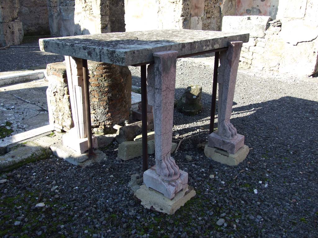 VI.14.43 Pompeii. December 2007. Room 1, four-legged pink marble table or cartibulum, near the impluvium in atrium.
