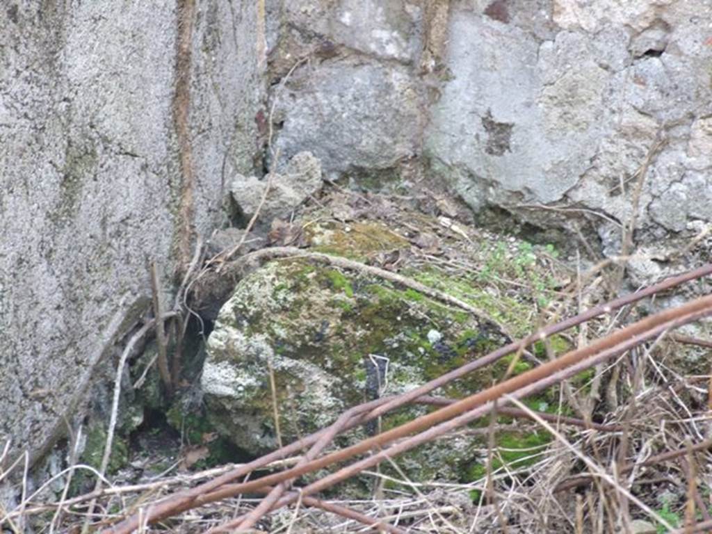 VI.15.5 Pompeii. March 2009. Room 25, south-east corner of ala.