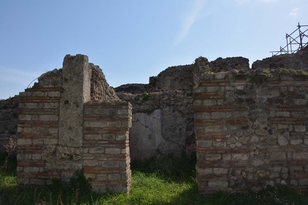VI 15 5 Pompeii. March 2019. Cubiculum 26, looking towards doorway on south side of atrium.
Foto Annette Haug, ERC Grant 681269 DÉCOR.