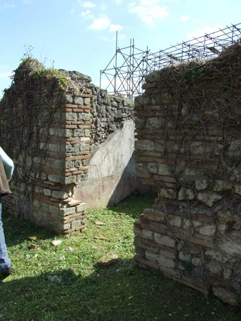 VI.15.5 Pompeii. March 2009. Doorway to room 26, cubiculum, looking towards east wall.