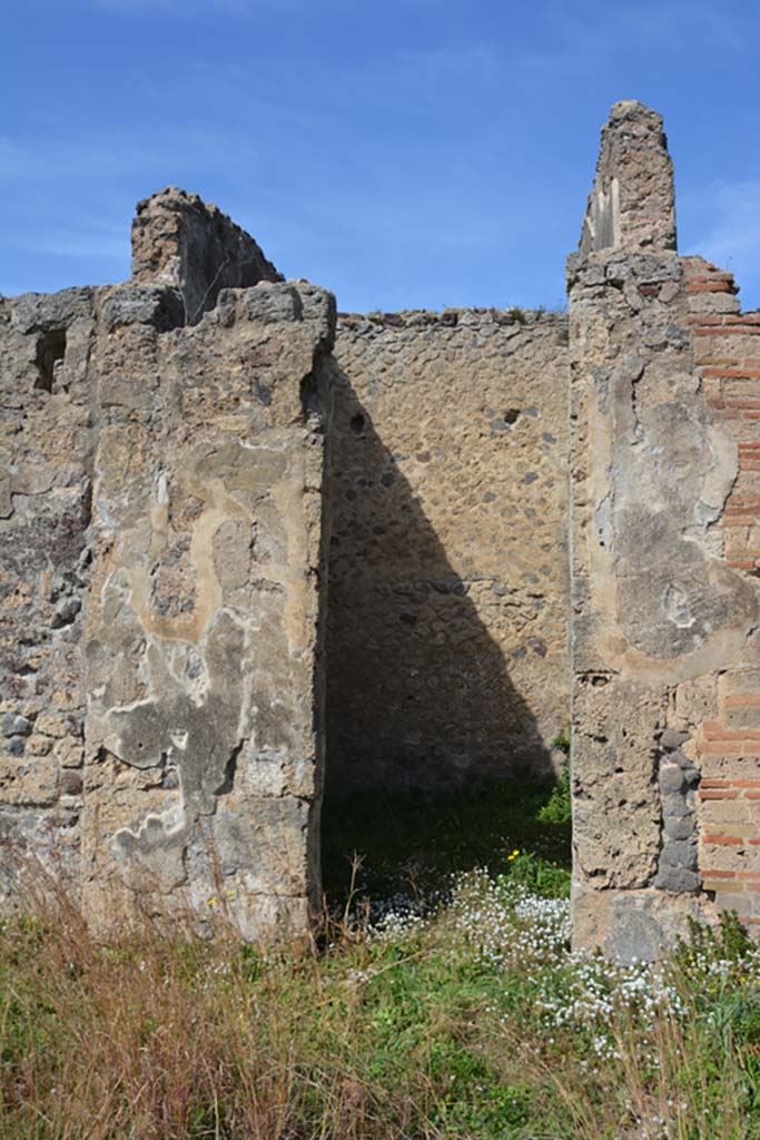 VI 15 5 Pompeii. March 2019. Cubiculum 4 on north side of atrium, looking towards doorway.
Foto Annette Haug, ERC Grant 681269 D�COR.
