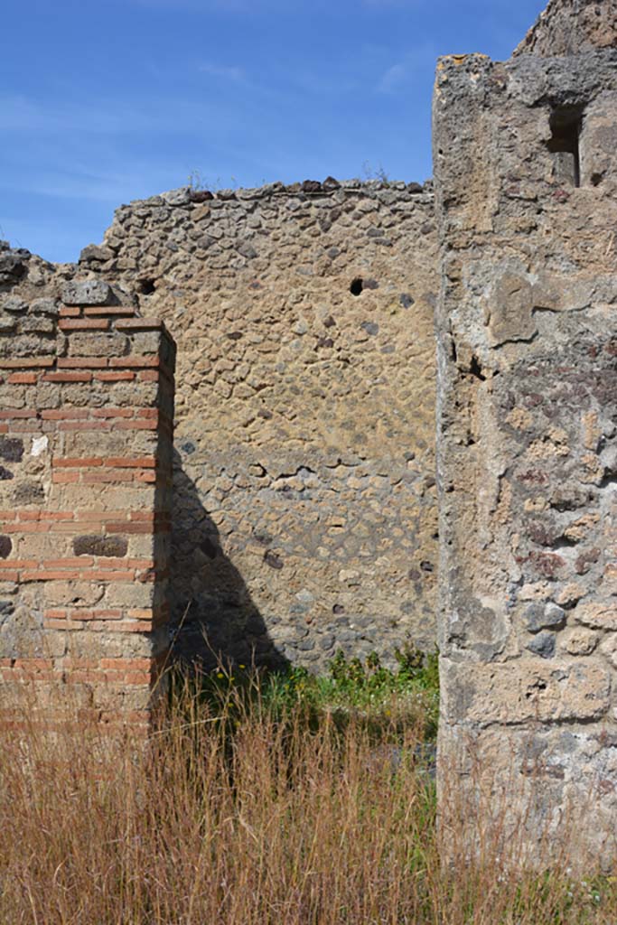 VI 15 5 Pompeii. March 2019. Cubiculum 5, looking towards doorway on north side of atrium.
Foto Annette Haug, ERC Grant 681269 D�COR.
